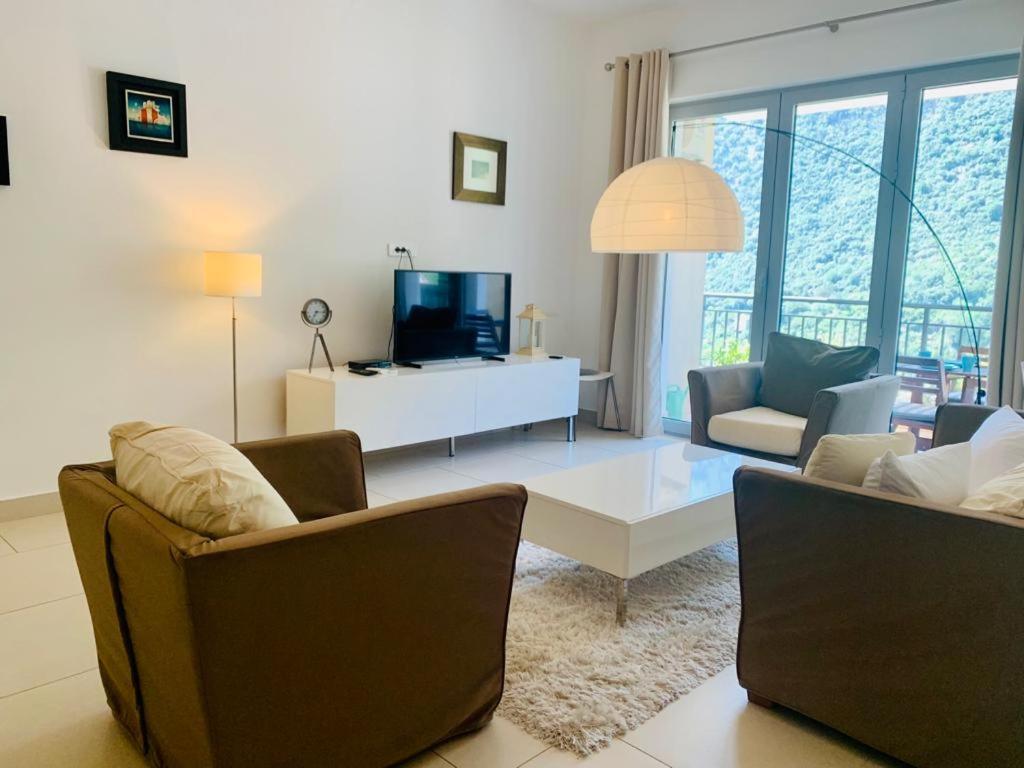Lavender Bay Apartment F8 Morinj Bagian luar foto