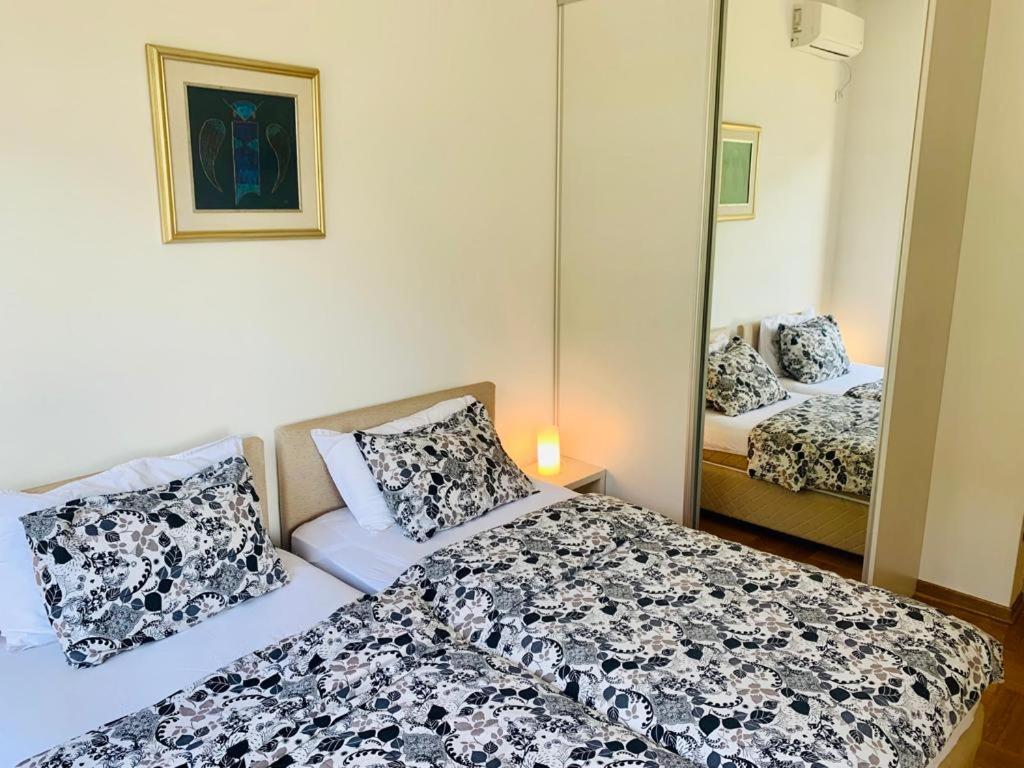 Lavender Bay Apartment F8 Morinj Bagian luar foto