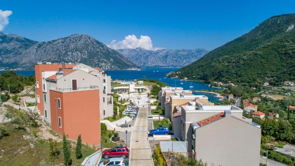 Lavender Bay Apartment F8 Morinj Bagian luar foto